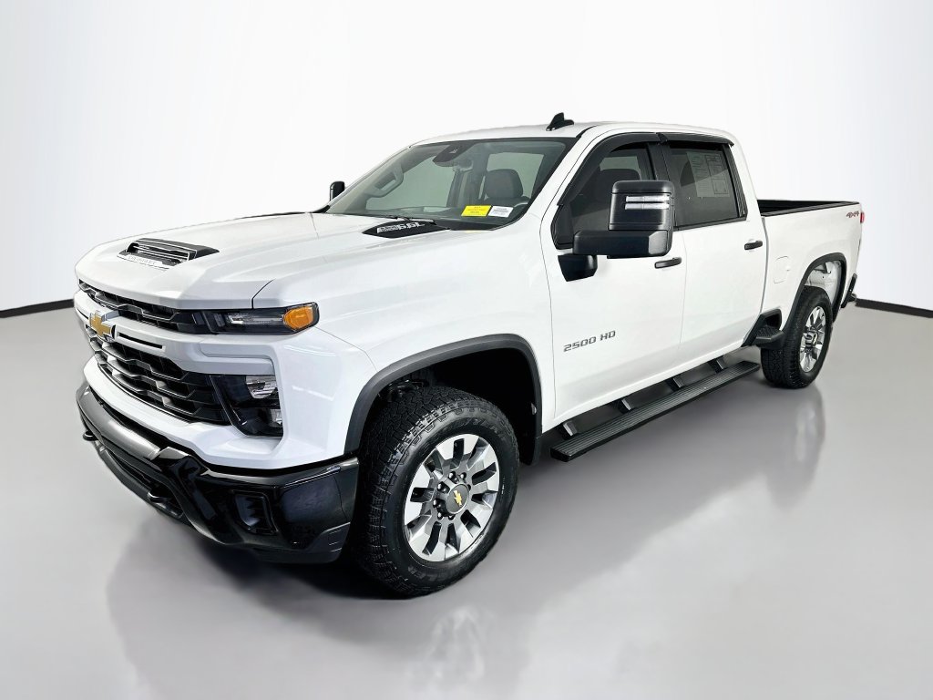 Used 2026 Chevrolet Silverado 2500 Custom AWD/4WD image 3
