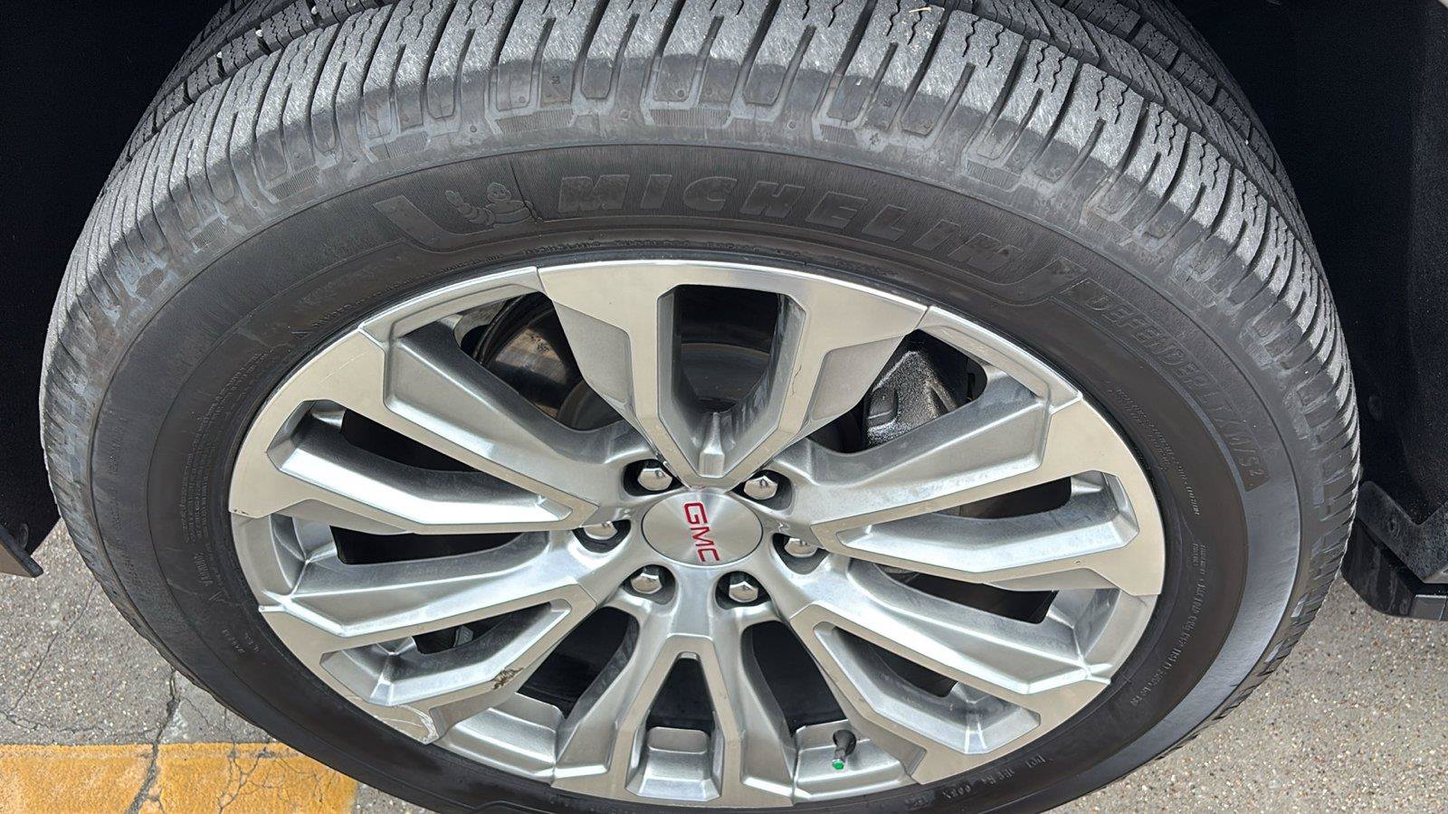 Used 2022 GMC Yukon Denali AWD/4WD image 13