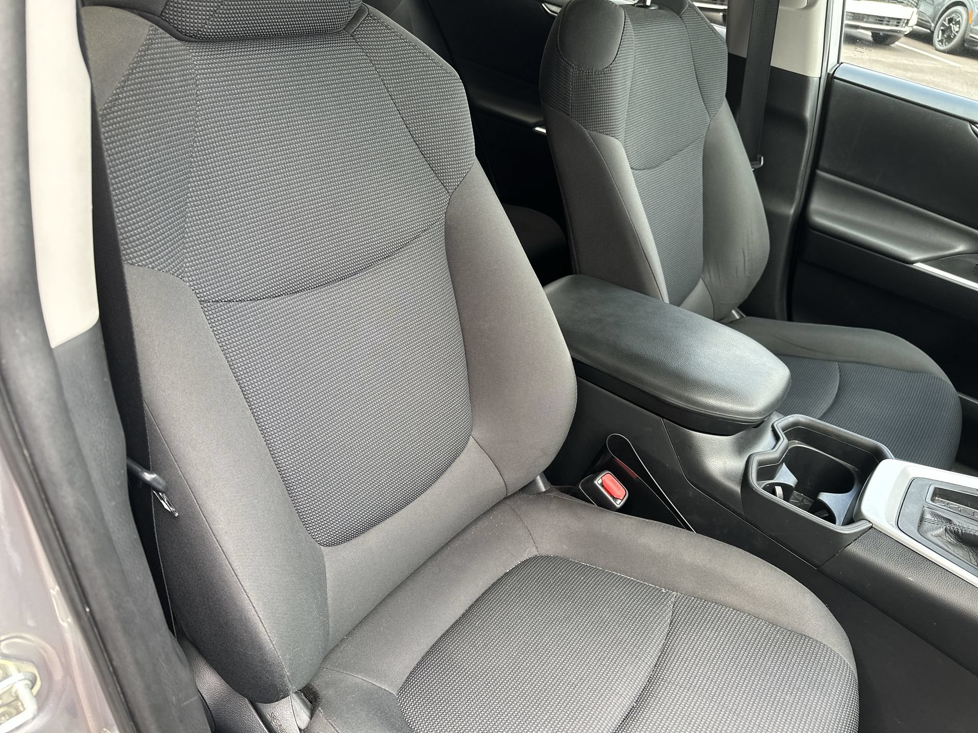 Used 2019 Toyota RAV4 LE FWD image 23