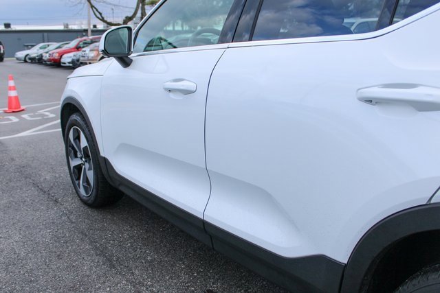Used 2025 Volvo XC40 B5 Plus image 49