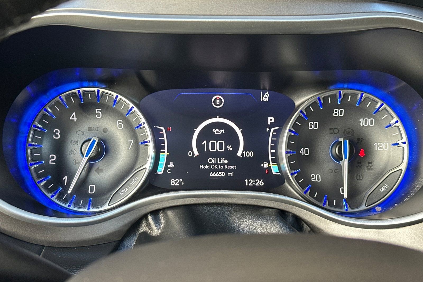 Used 2023 Chrysler Pacifica Touring-L image 41