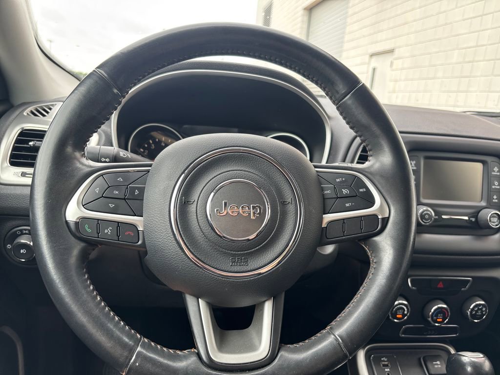 Used 2018 Jeep Compass Latitude FWD image 19