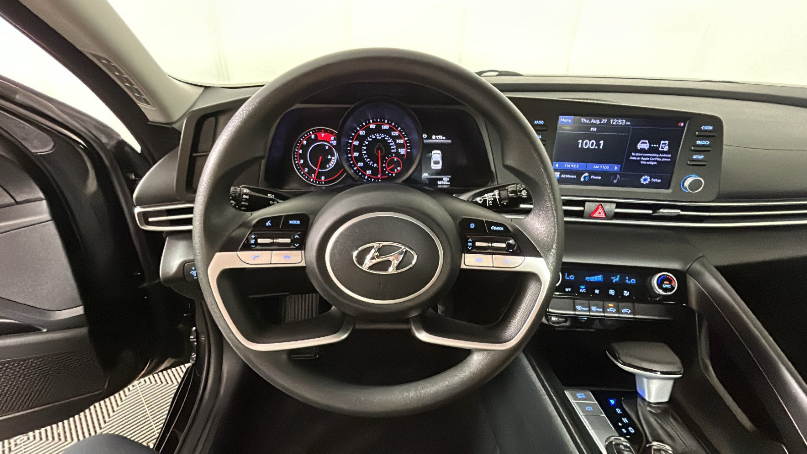 Used 2022 Hyundai Elantra SEL FWD image 17