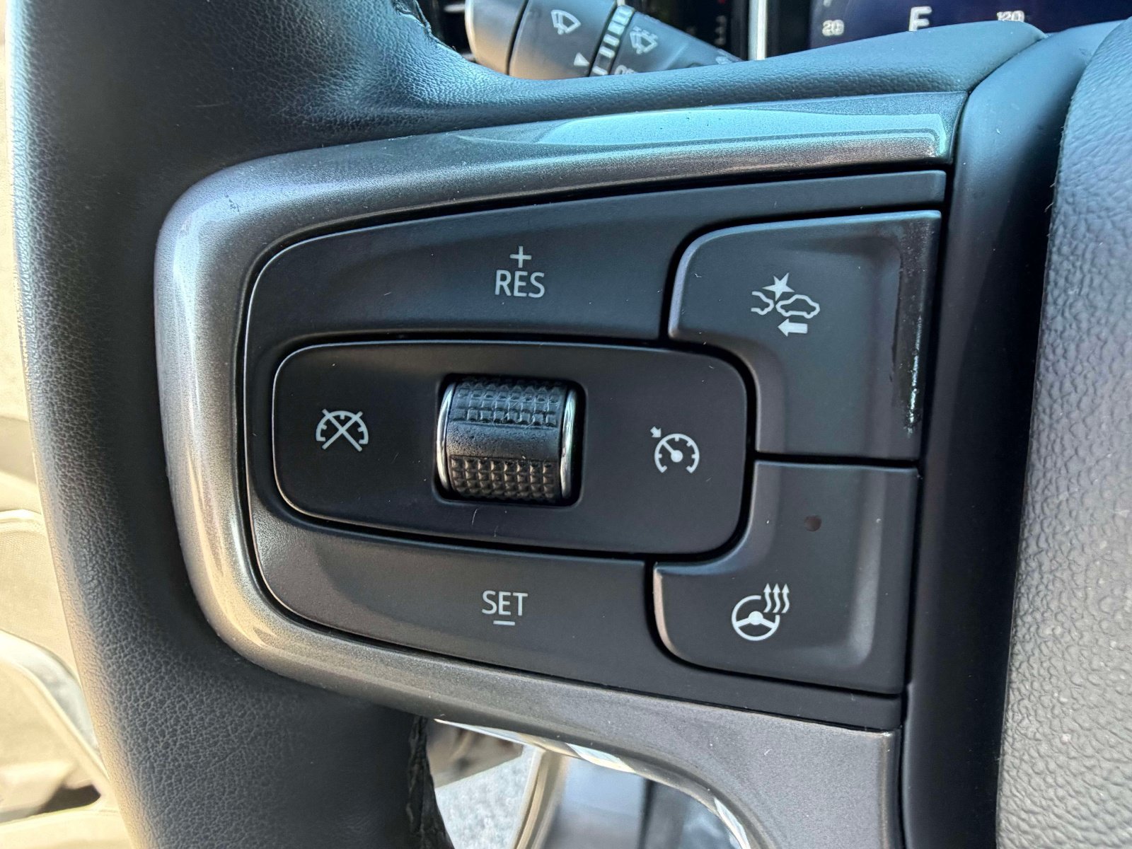 Used 2023 Chevrolet Silverado 1500 LT AWD/4WD image 14