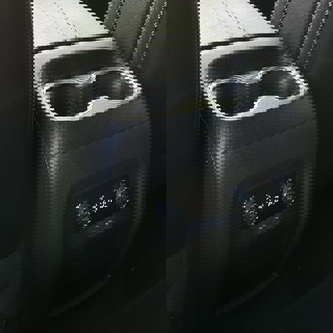 Used 2025 Chevrolet Traverse LT image 23