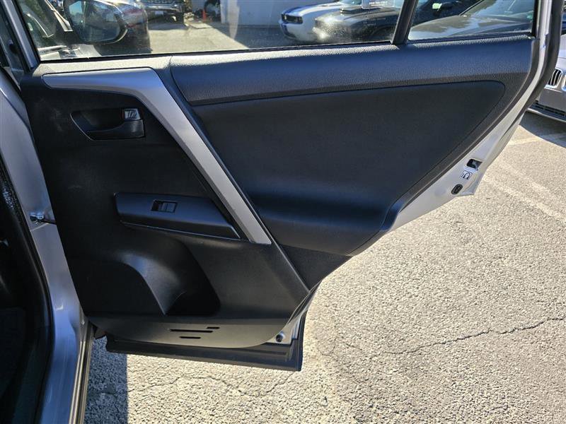 Used 2016 Toyota RAV4 LE image 31