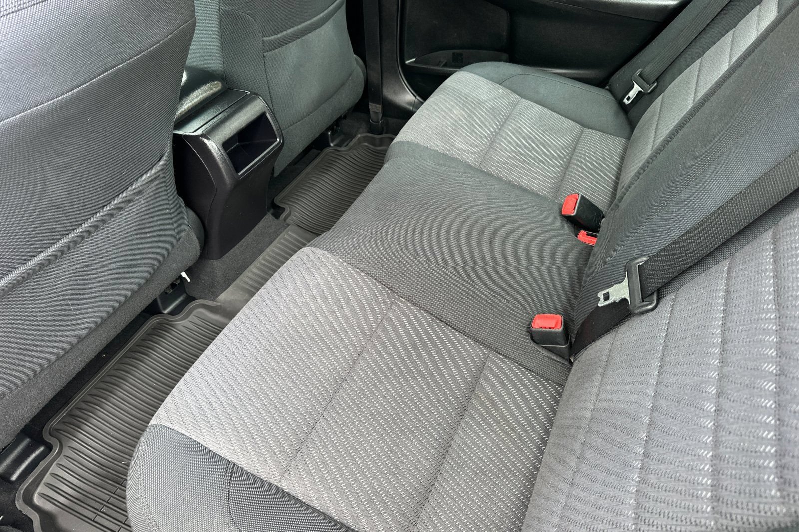 Used 2016 Toyota Camry LE FWD image 11
