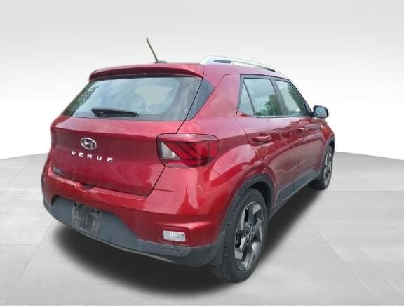 Used 2024 Hyundai Venue Limited FWD image 3