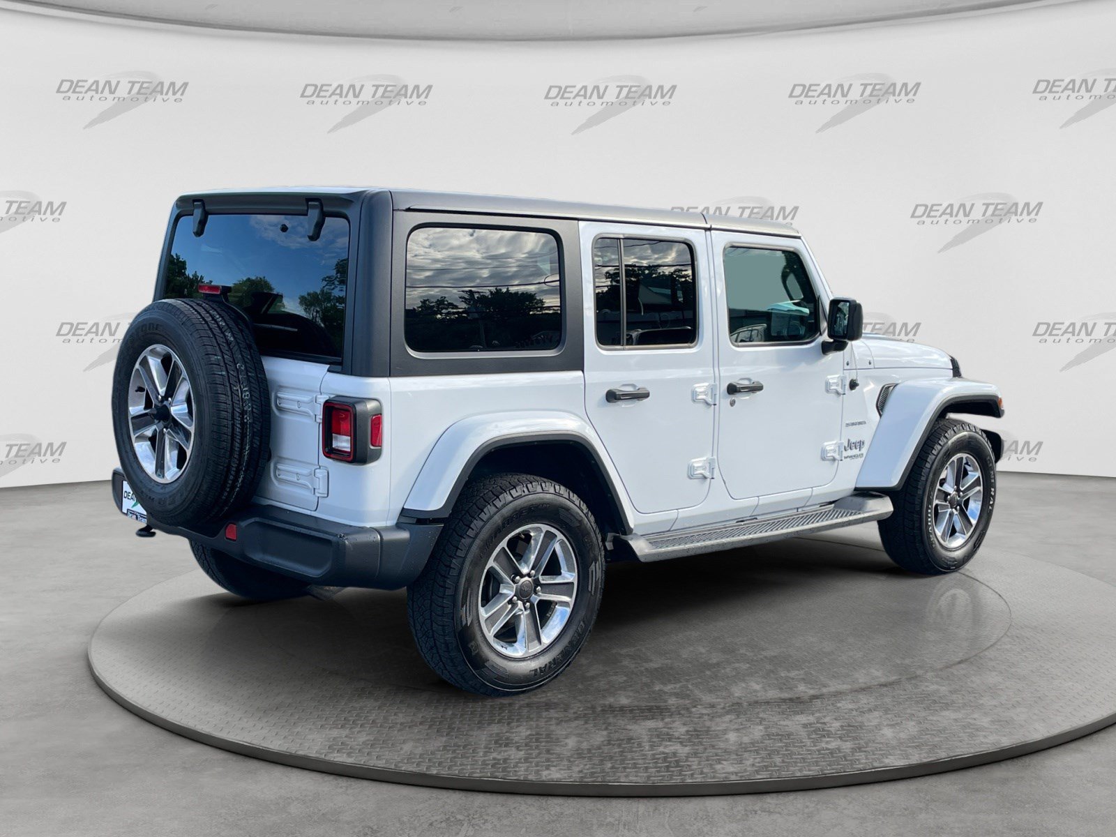 Used 2019 Jeep Wrangler Unlimited Sahara AWD/4WD image 8