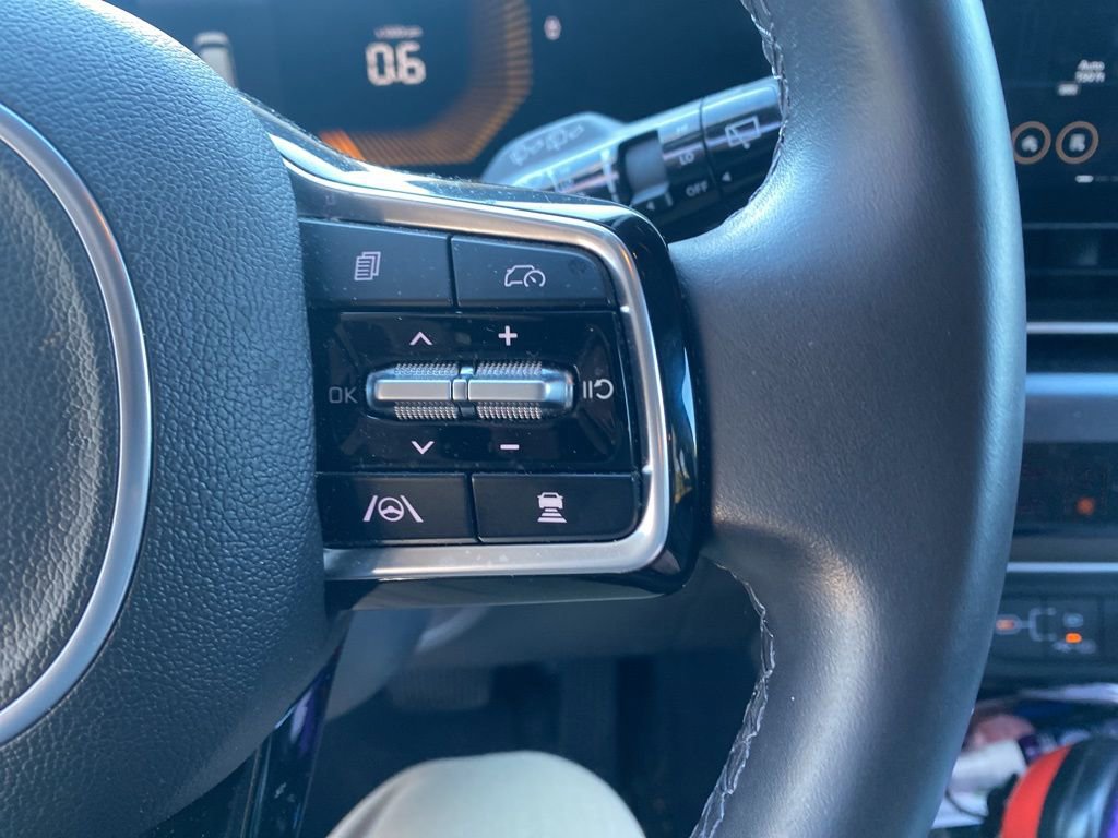 Used 2025 Kia Carnival image 38