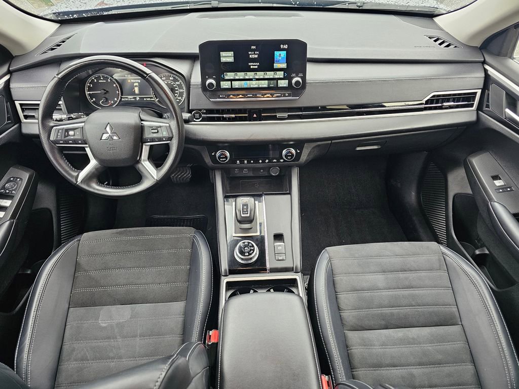 Used 2024 Mitsubishi Outlander SE image 15
