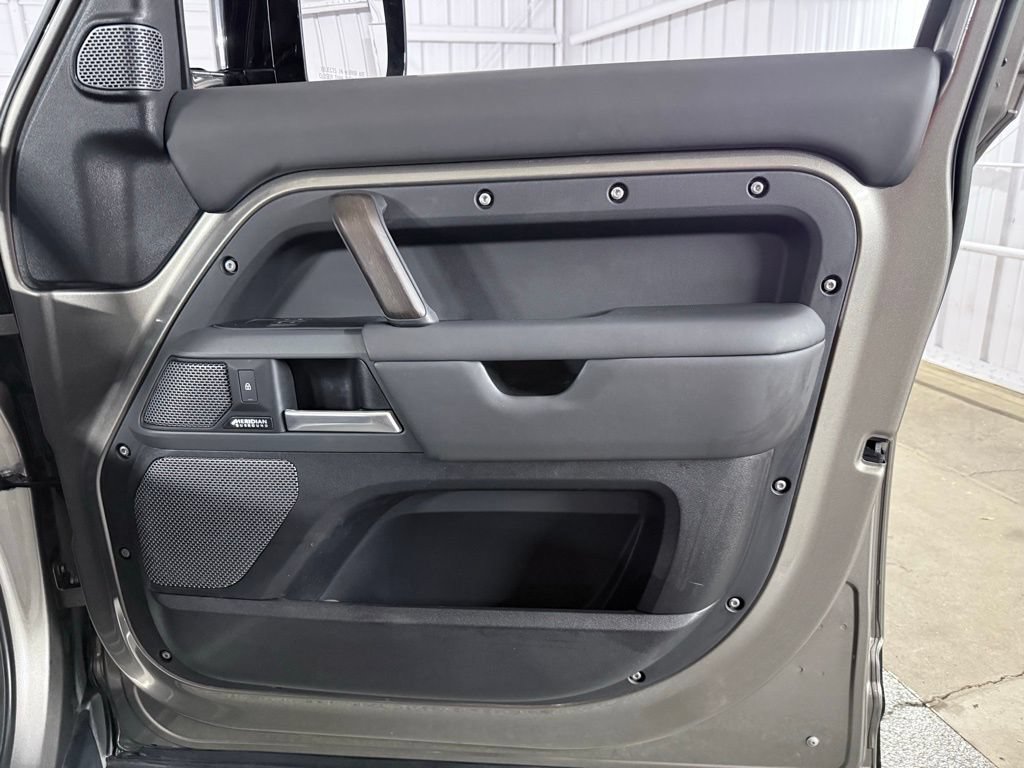 Used 2023 Land Rover Defender 110 X AWD/4WD image 28