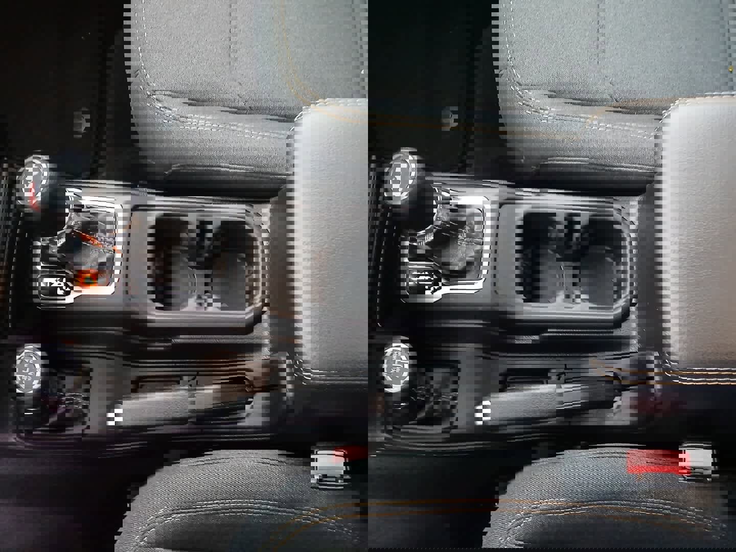 Used 2025 Jeep Wrangler Sahara image 43