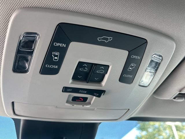 Used 2025 Toyota Sienna XLE FWD image 24