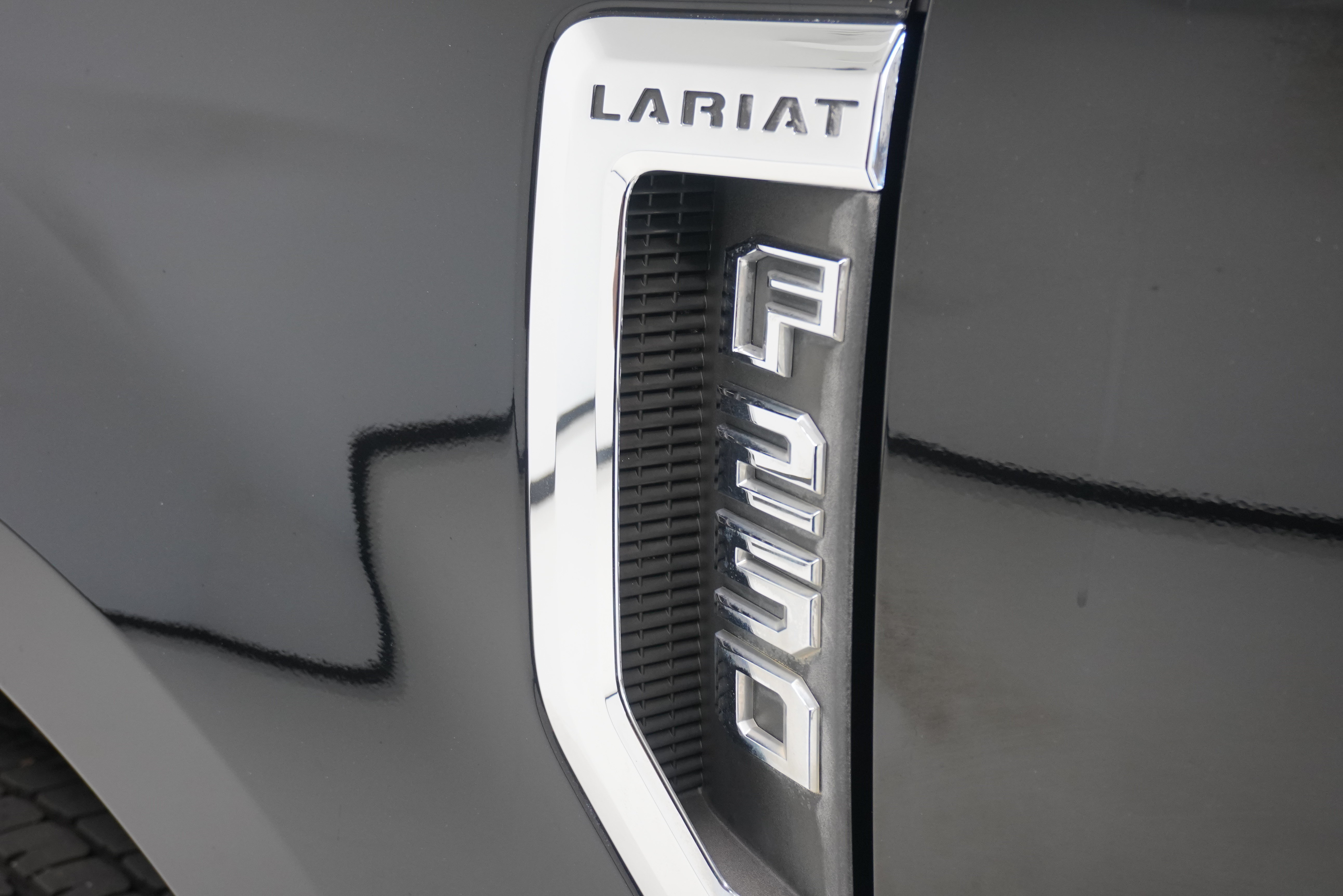 Used 2017 Ford F250 Lariat w/ Lariat Ultimate Package AWD/4WD image 6