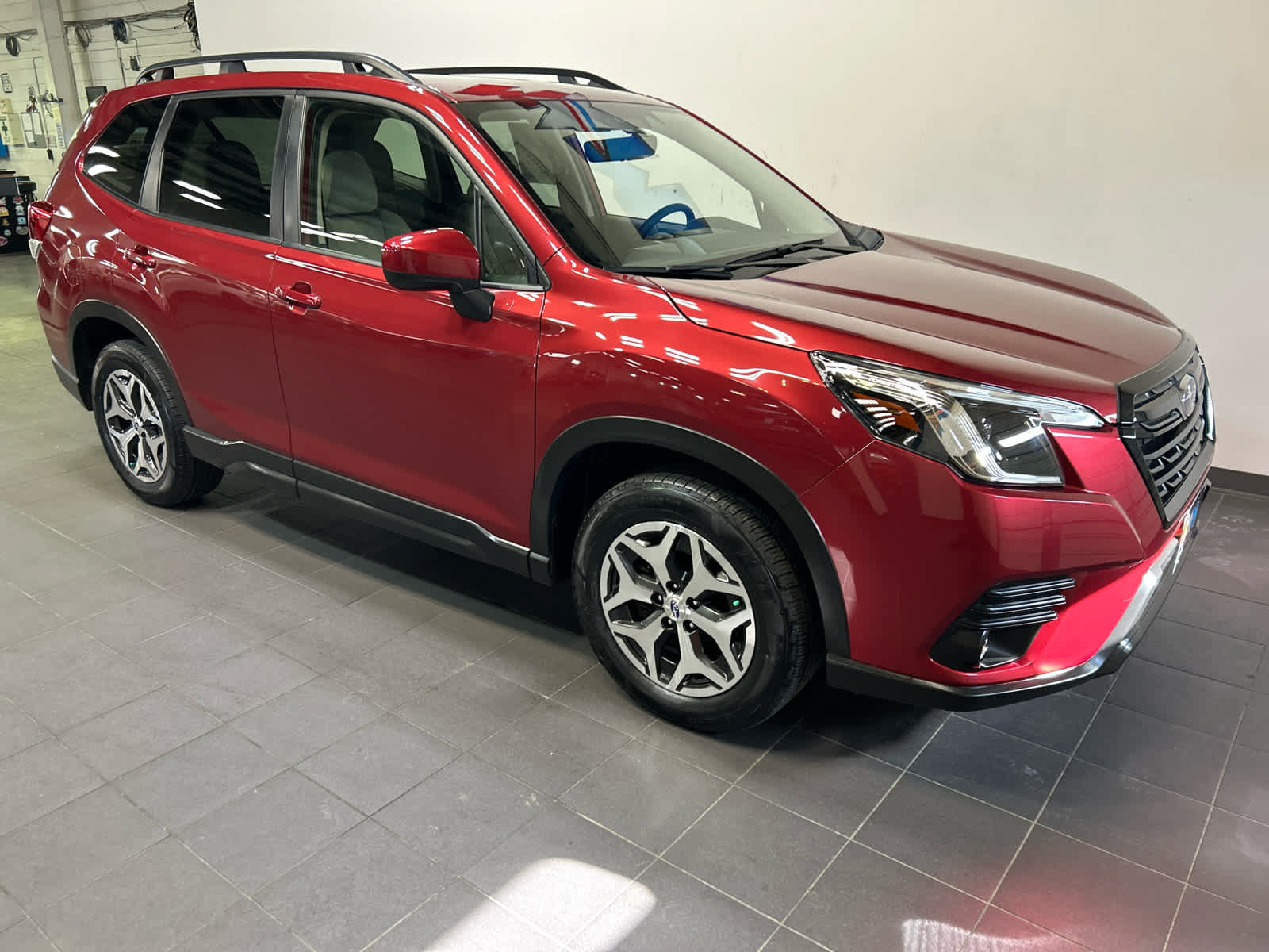 Used 2024 Subaru Forester Premium AWD/4WD image 2