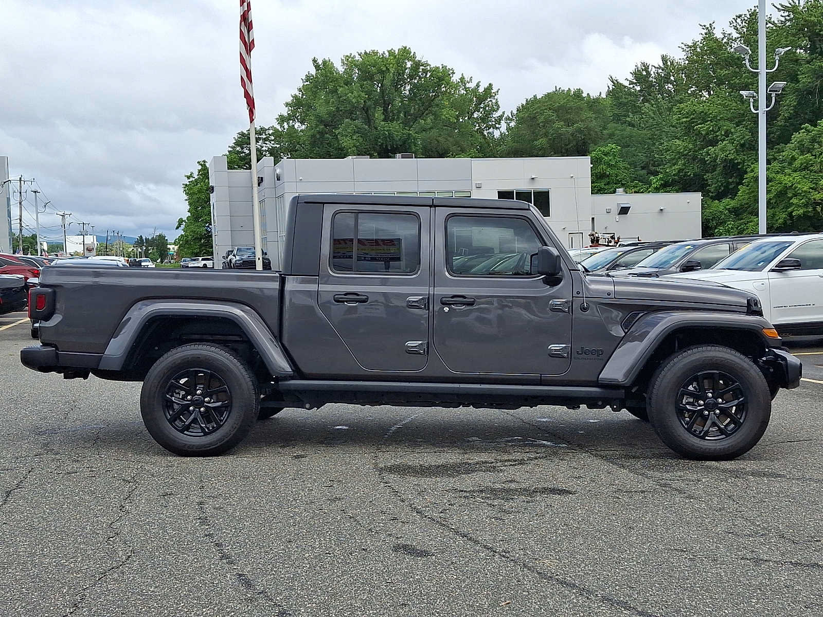 Used 2022 Jeep Gladiator Sport AWD/4WD image 7