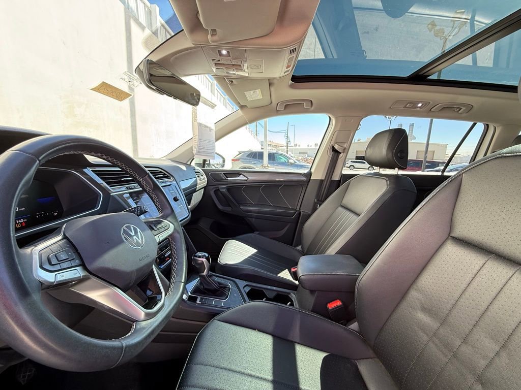 Certified 2023 Volkswagen Tiguan SE w/ Panoramic Sunroof Package FWD image 5