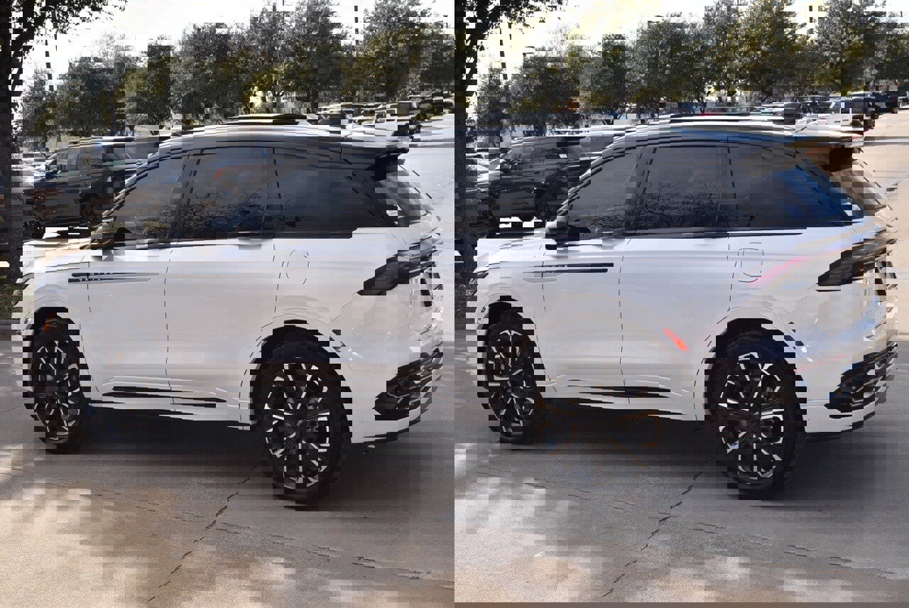 Certified 2026 Lincoln Nautilus Reserve image 11