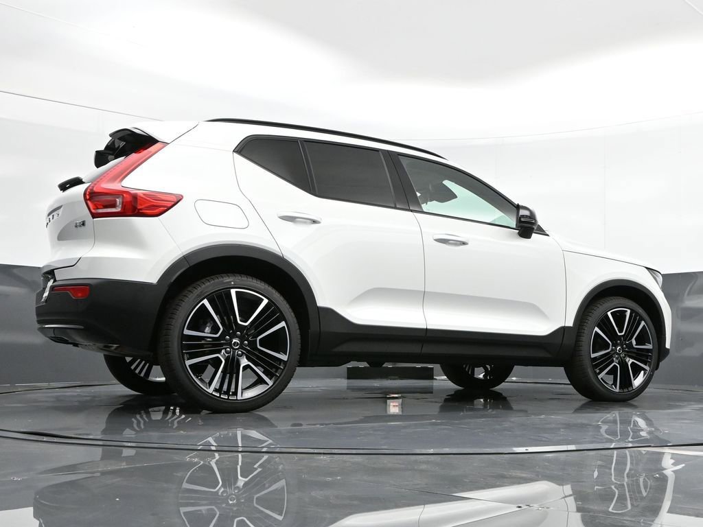 New 2025 Volvo XC40 B5 Plus w/ Climate Package image 40