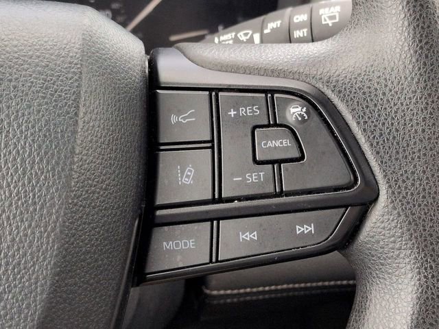 Certified 2025 Toyota Sienna LE FWD image 24