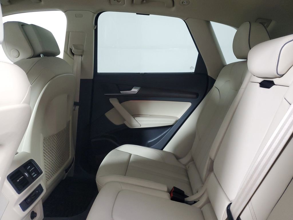 Used 2025 Audi Q5 2.0T Premium Plus w/ Premium Plus Package image 12