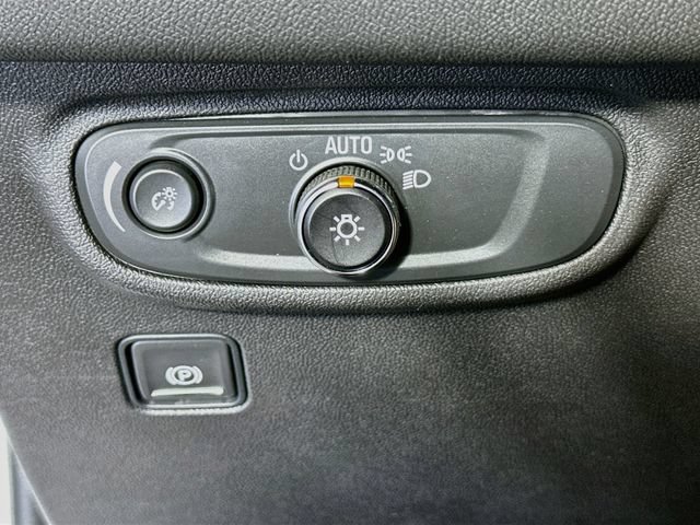 Used 2024 GMC Terrain SLE FWD image 11