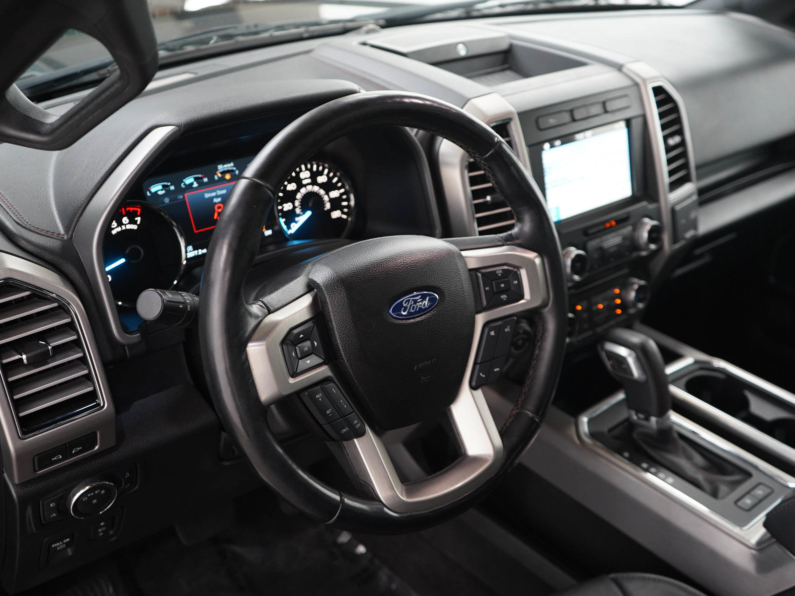Used 2018 Ford F150 Platinum w/ Equipment Group 701A Luxury AWD/4WD image 19