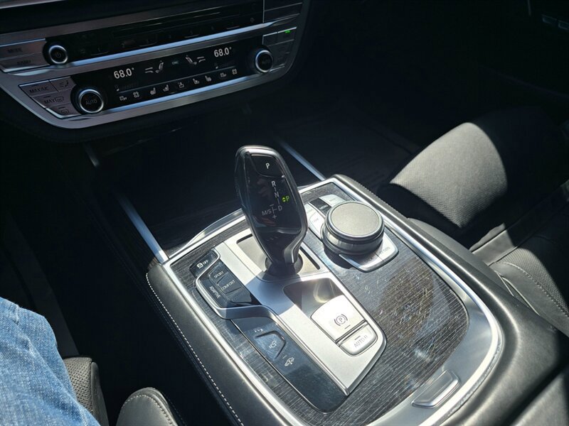 Used 2016 BMW 750i xDrive AWD/4WD image 8