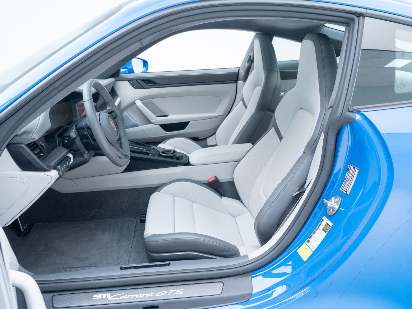 Certified 2025 Porsche 911 Carrera 4 GTS AWD/4WD image 18