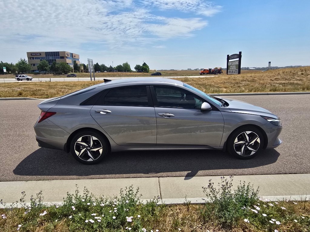 Used 2023 Hyundai Elantra SEL w/ Convenience Package FWD image 6