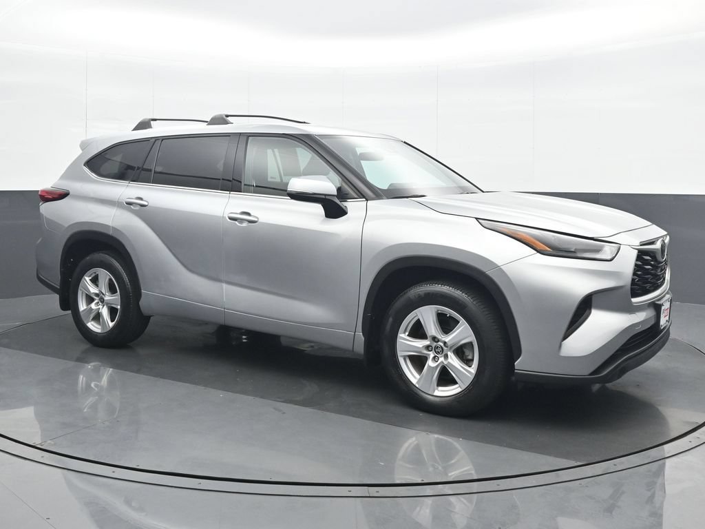 Used 2022 Toyota Highlander L AWD/4WD image 8