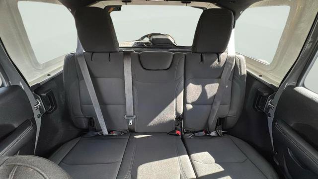 Used 2021 Jeep Wrangler Unlimited Sahara image 24