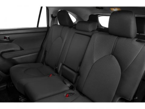 Used 2022 Toyota Highlander XLE AWD/4WD image 13