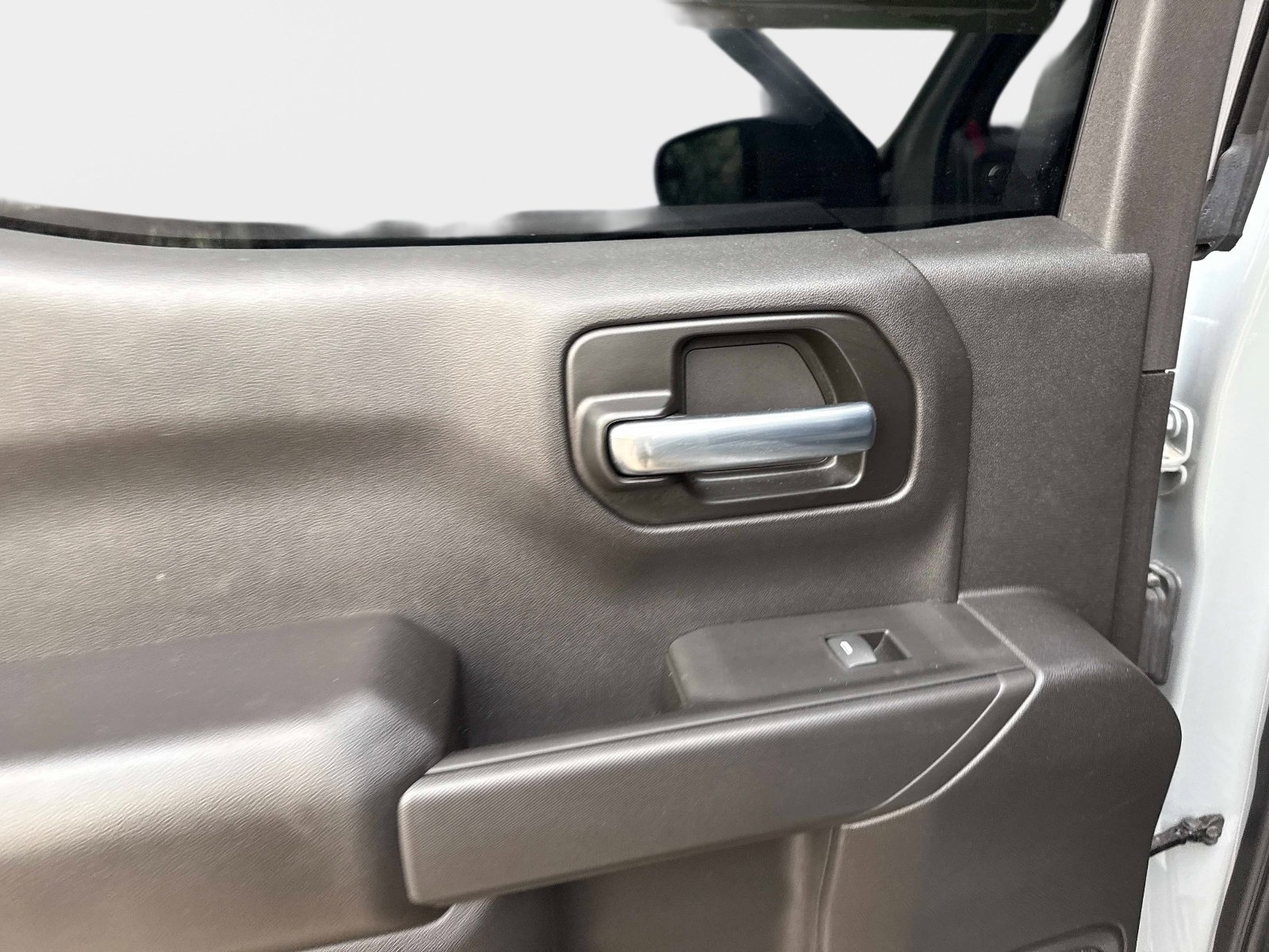 Used 2025 Chevrolet Silverado 1500 Custom Trail Boss w/ LPO, Dark Essentials Package AWD/4WD image 13
