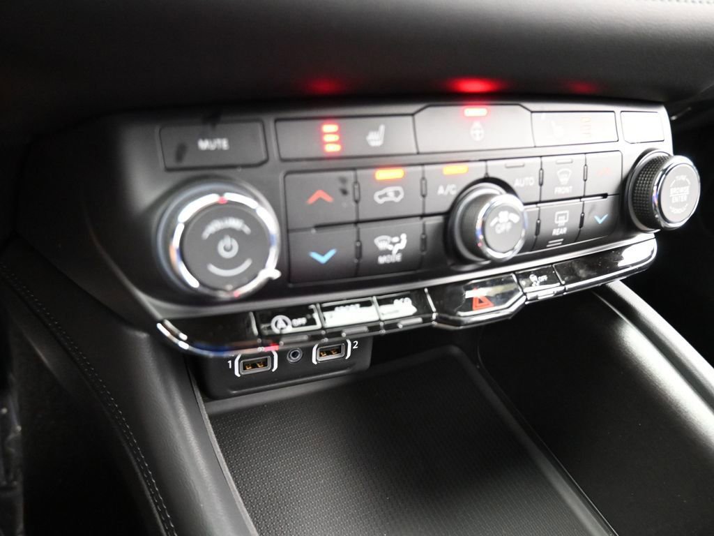 Used 2024 Dodge Durango SXT w/ 3rd Row Seating Group image 38