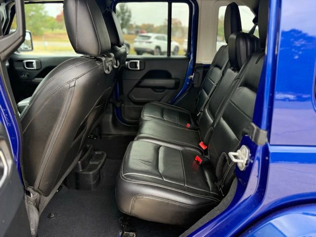 Used 2018 Jeep Wrangler Unlimited Sahara image 14