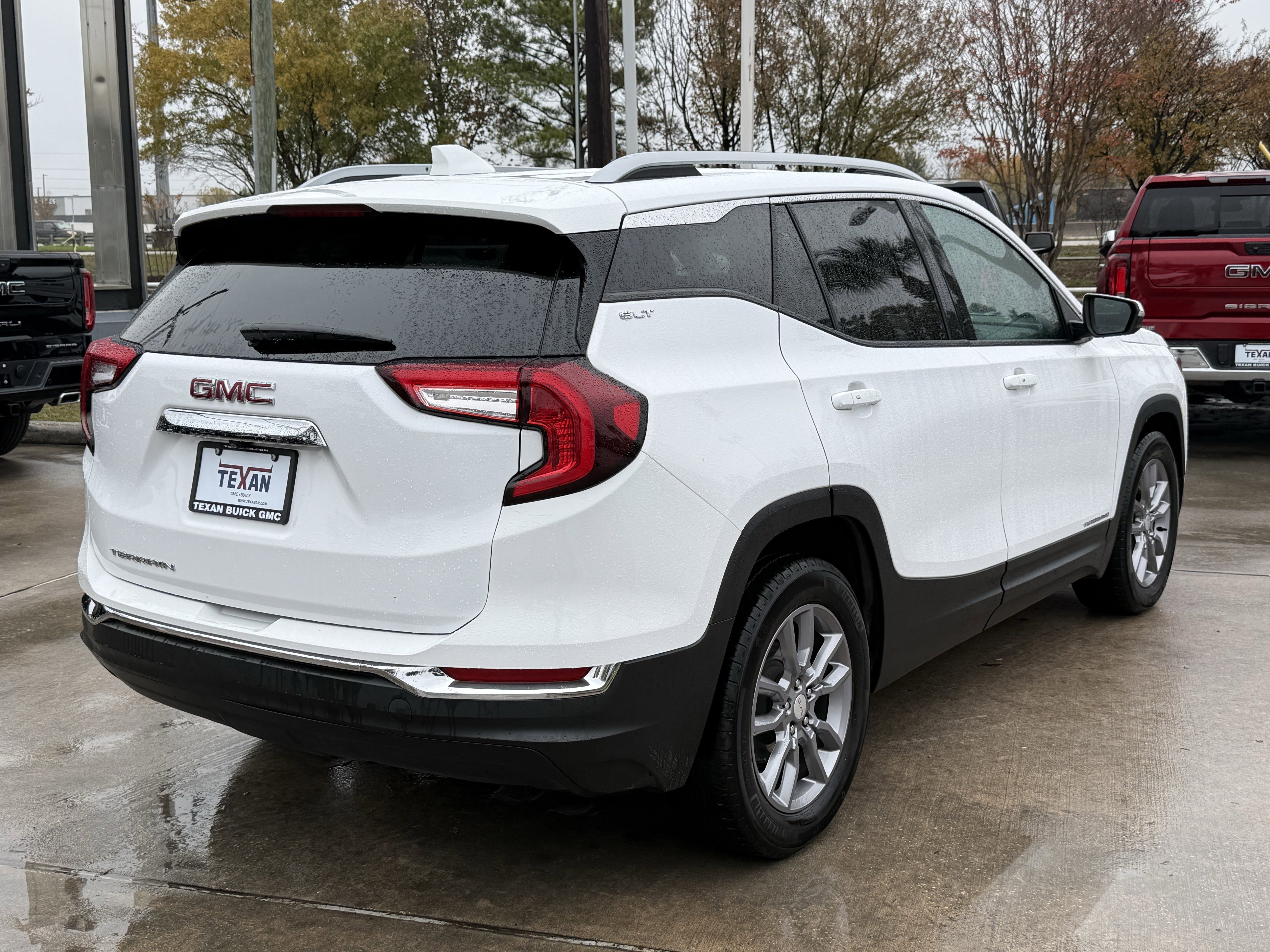 Used 2024 GMC Terrain SLT image 5