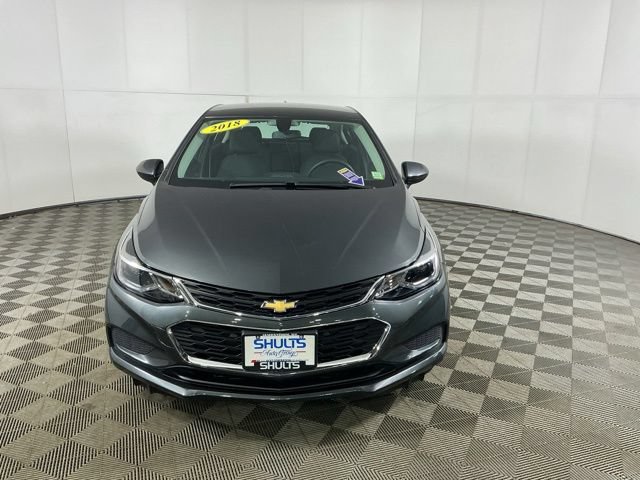 Used 2018 Chevrolet Cruze LT FWD image 3