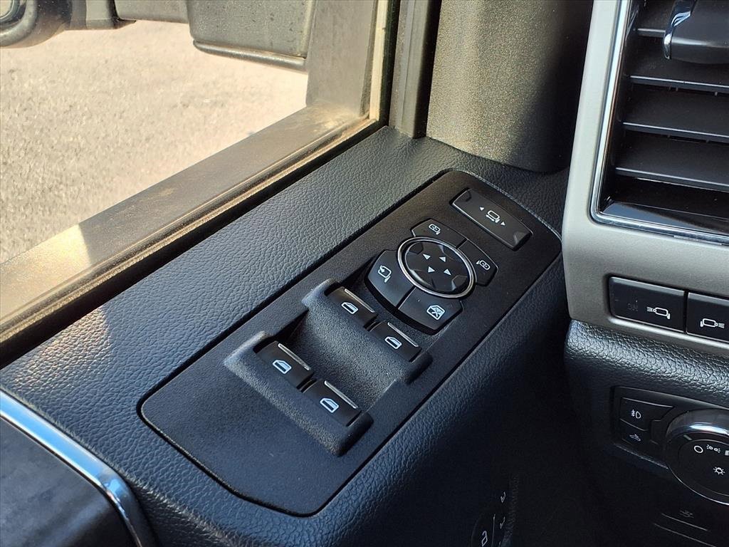 Used 2022 Ford F250 Lariat w/ Black Appearance Package image 38