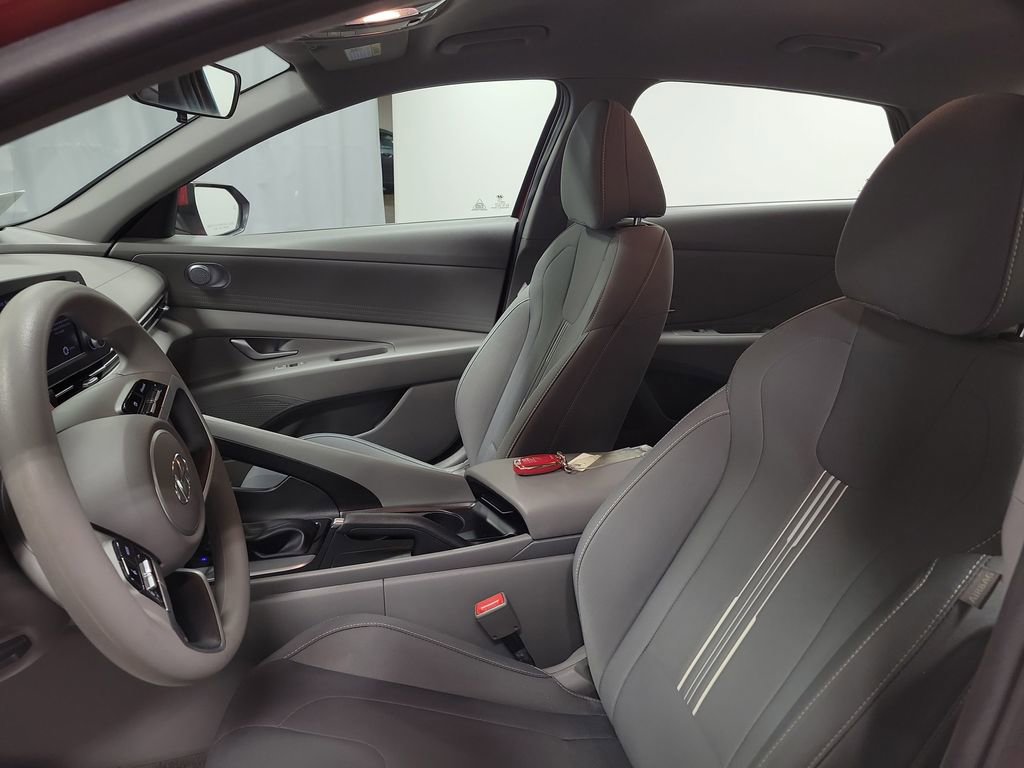 Used 2022 Hyundai Elantra SEL image 12