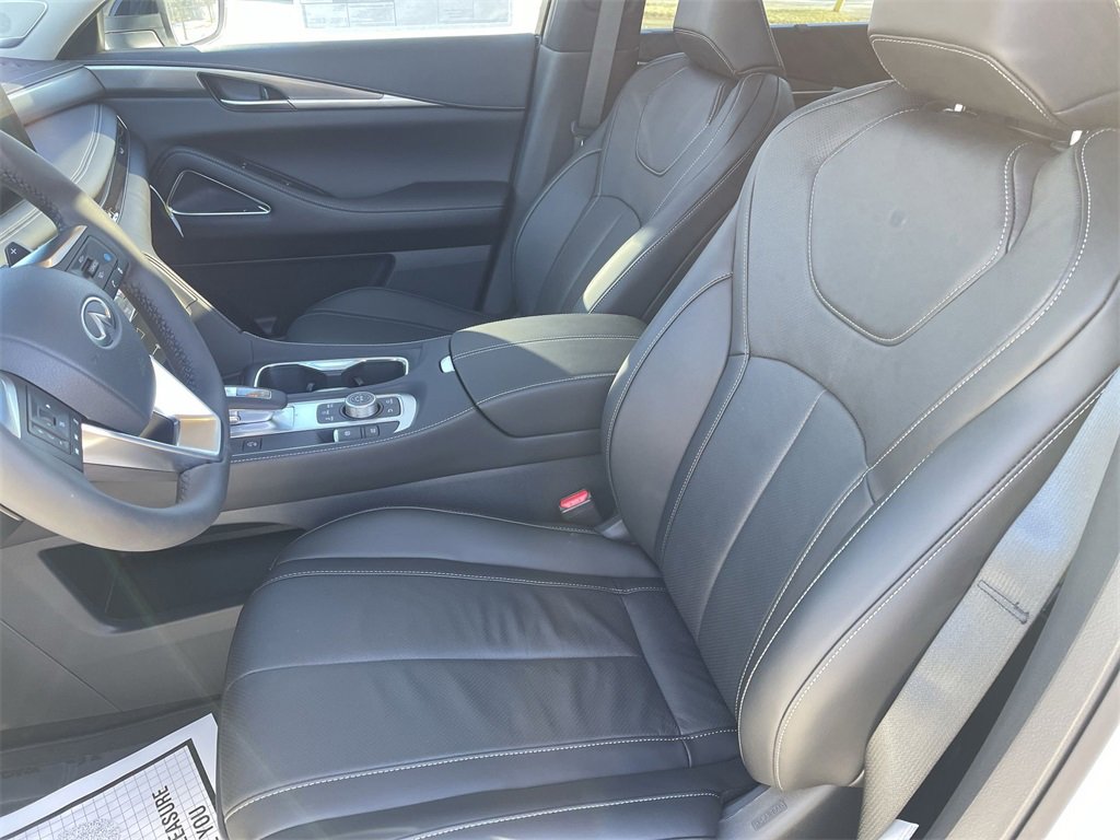 Used 2025 INFINITI QX60 Luxe w/ Vision Package image 14