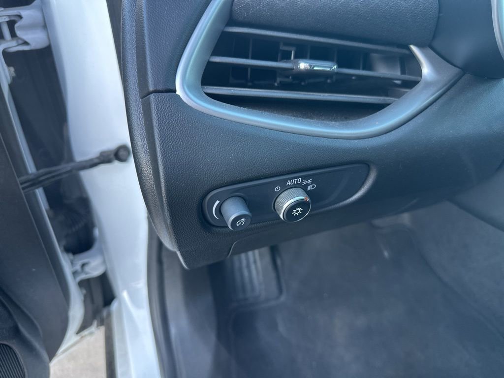 Used 2025 Chevrolet Malibu LS image 9