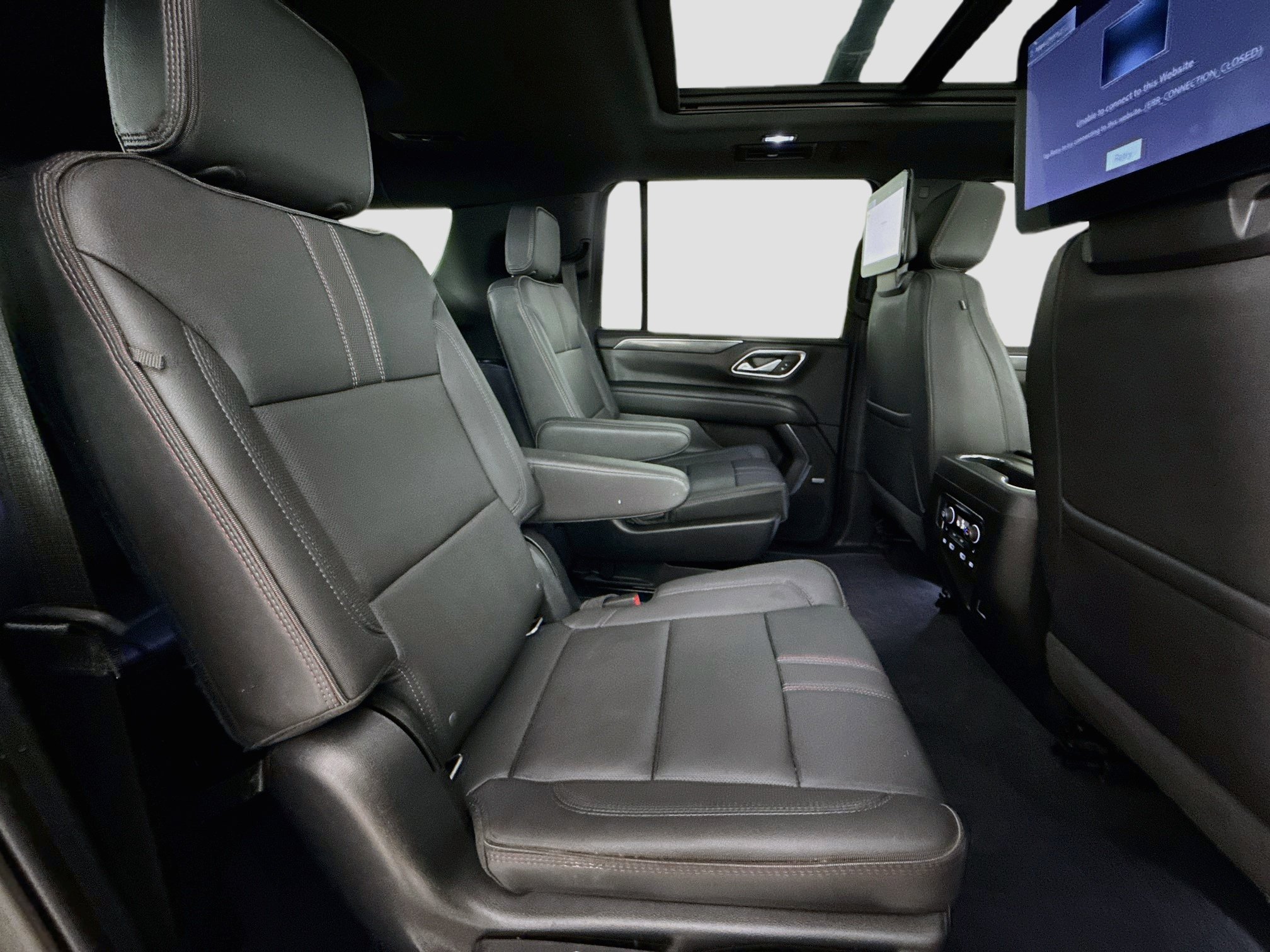 Used 2022 Chevrolet Suburban RST w/ Luxury Package AWD/4WD image 32
