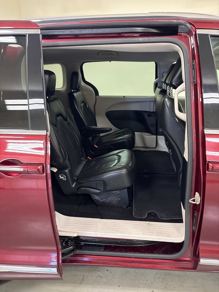 Used 2019 Chrysler Pacifica Touring-L FWD image 30