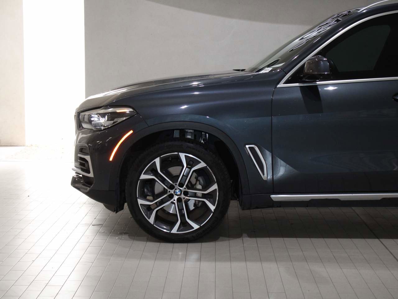 Certified 2022 BMW X5 sDrive40i w/ Premium Package RWD image 4