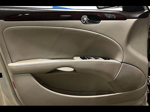 Used 2010 Buick Lucerne CXL image 16