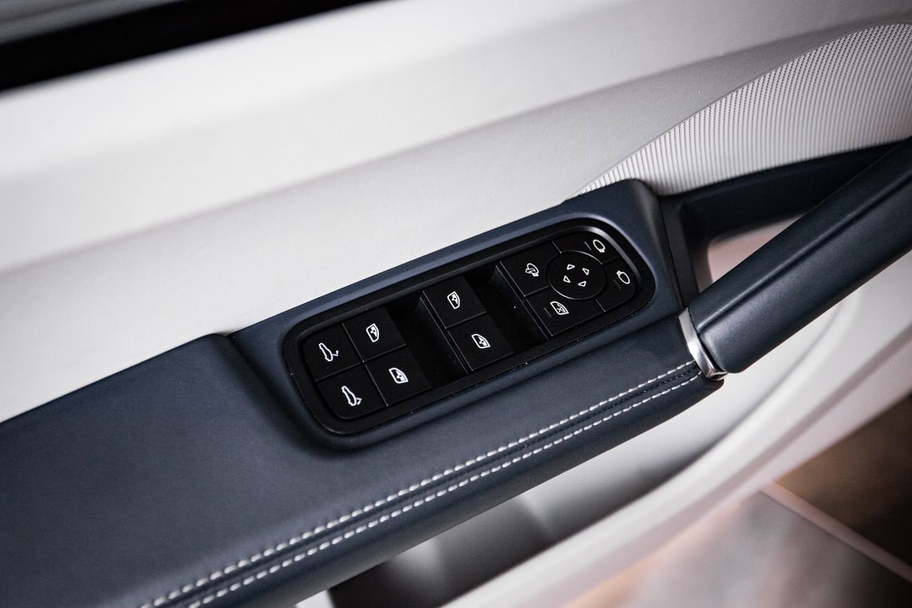 Certified 2023 Porsche Cayenne Platinum Edition AWD/4WD image 21