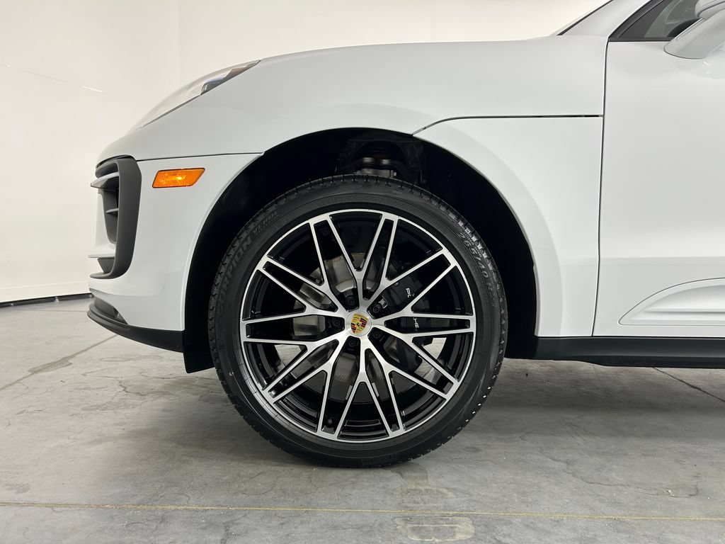 New 2026 Porsche Macan AWD/4WD image 11