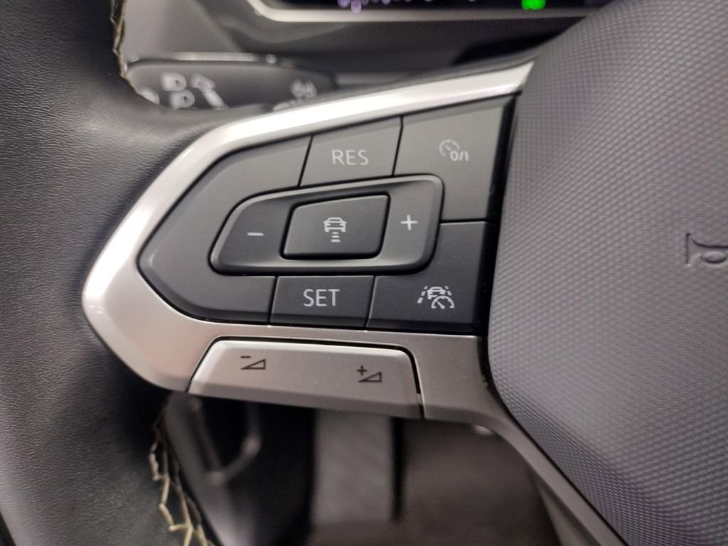 Certified 2024 Volkswagen Tiguan SE image 27